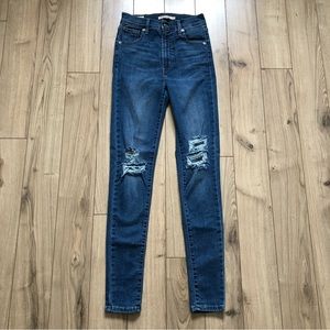 Women’s Levi’s Blue MileHigh Super Skinny distressed denim jeans size 26